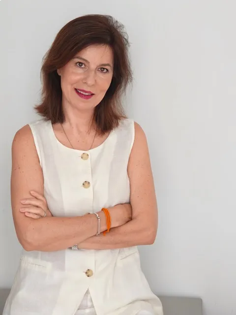 A portrait photo of Laura Tarsia